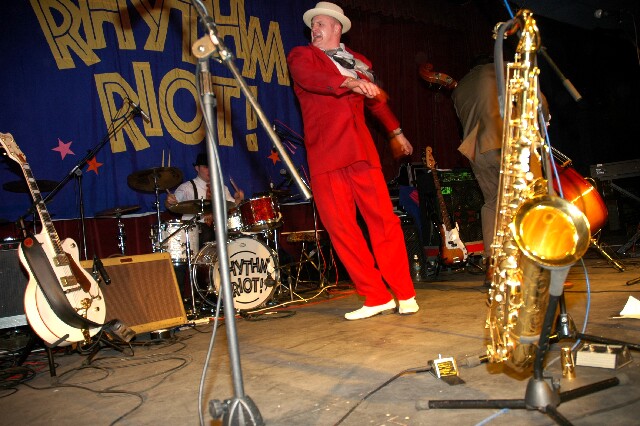 min 2005 11 27 riot 099